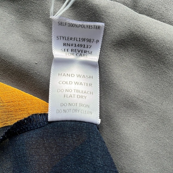 Multi colored women’s long rayon shirt cover size Large - Picture 4 of 4